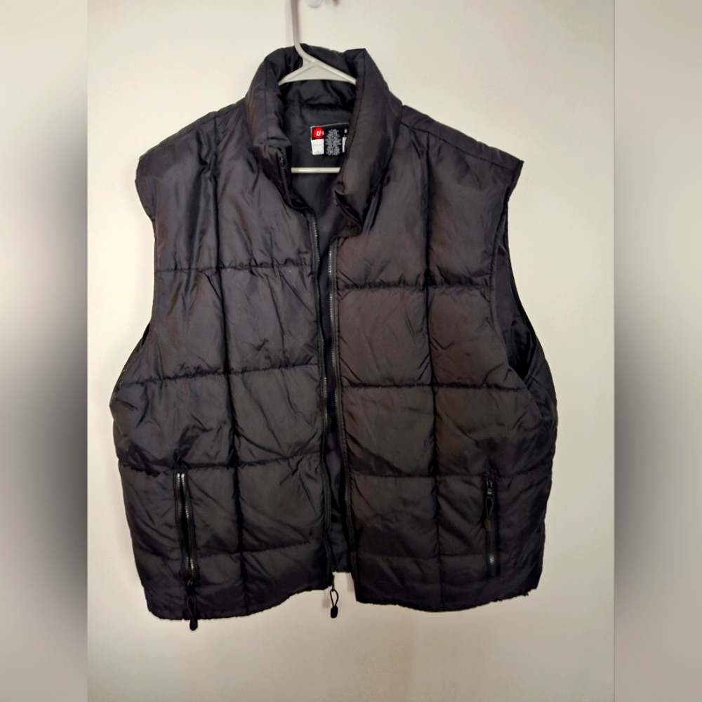 Men's black puffer vest